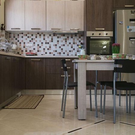 Spacious Home With Parking 干尼亞 外观 照片