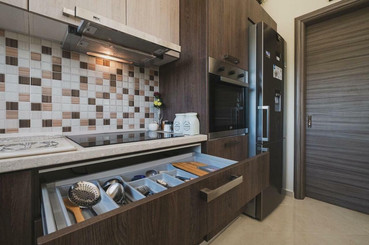Spacious Home With Parking 干尼亞 外观 照片