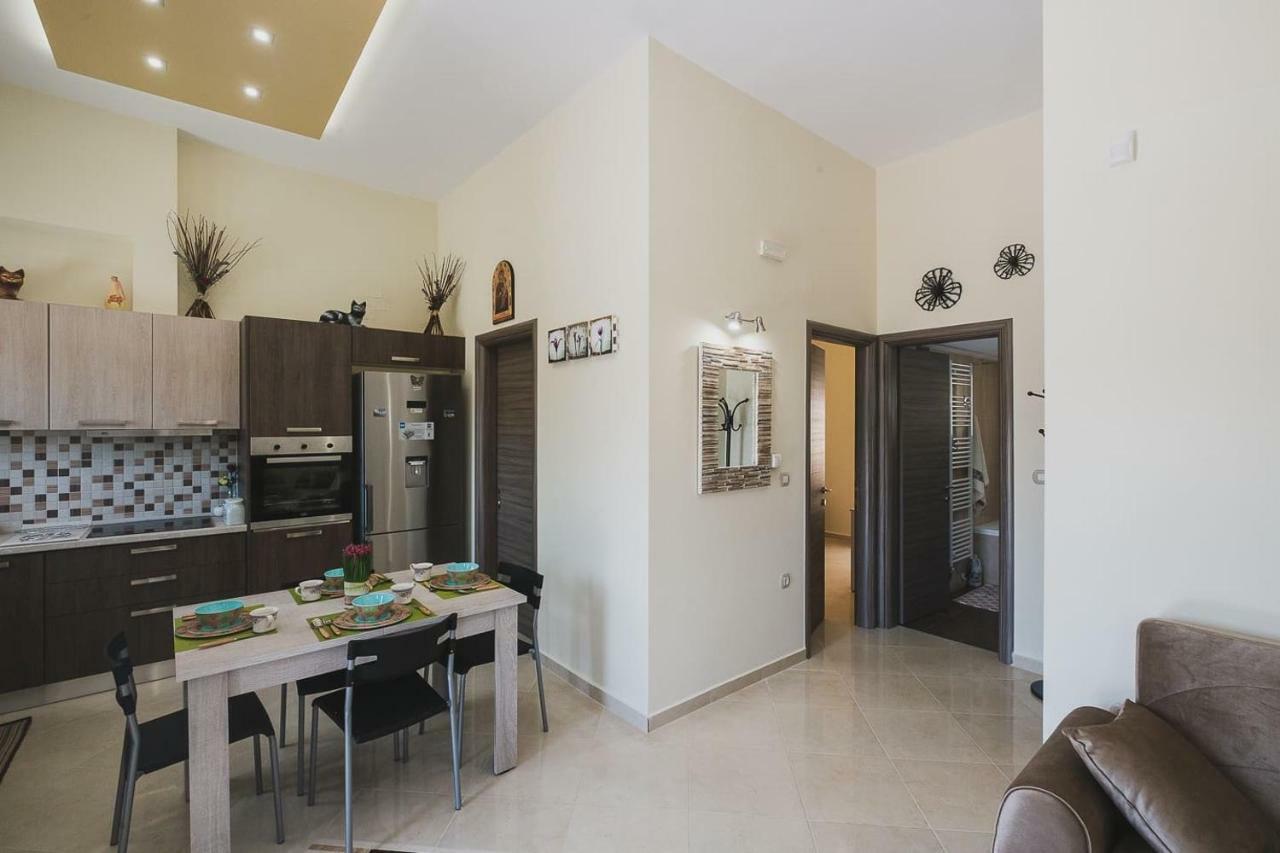 Spacious Home With Parking 干尼亞 外观 照片