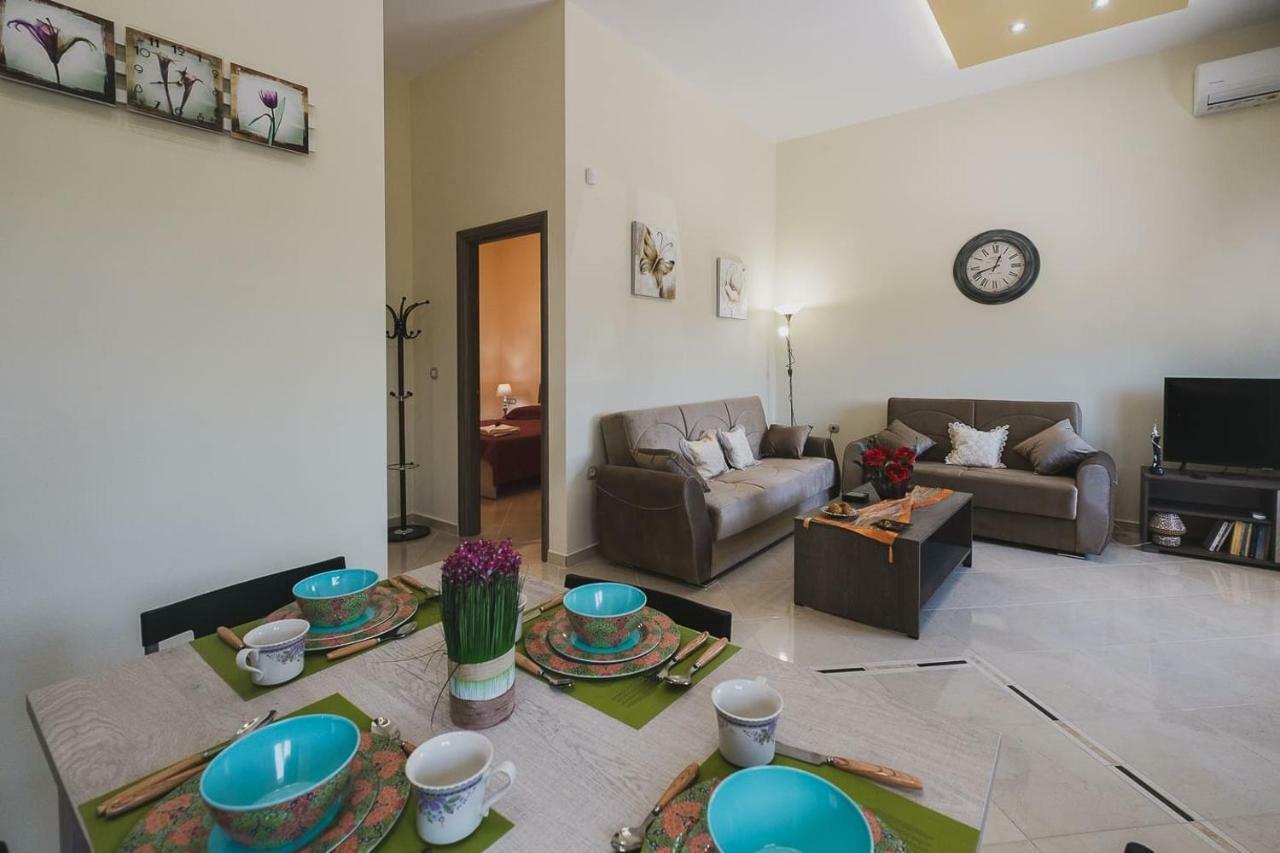 Spacious Home With Parking 干尼亞 外观 照片