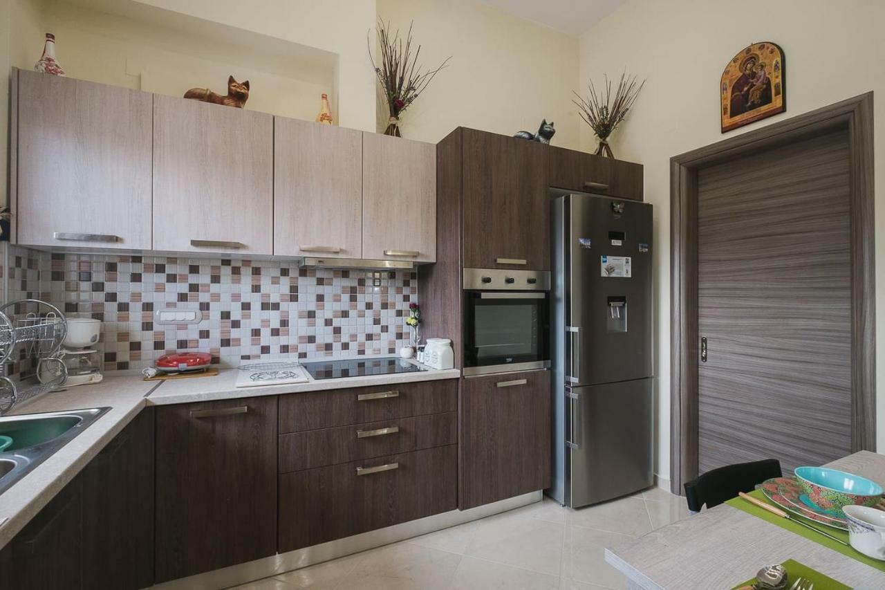 Spacious Home With Parking 干尼亞 外观 照片