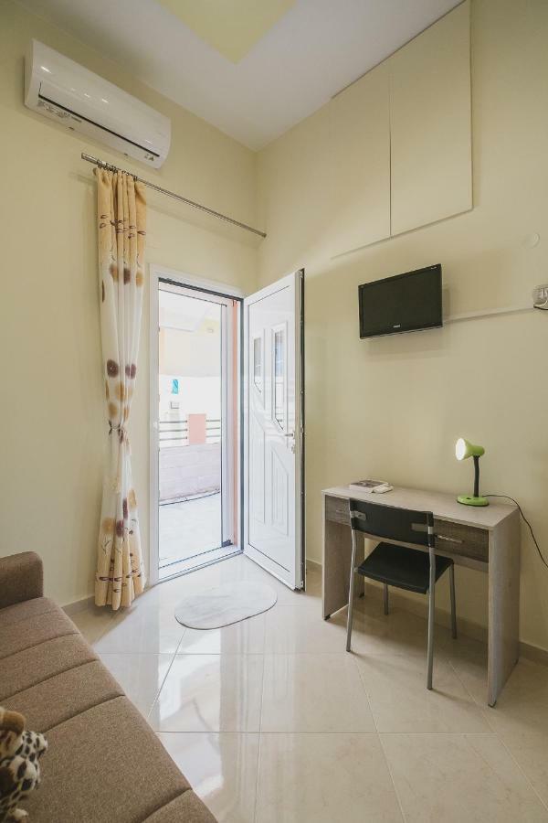 Spacious Home With Parking 干尼亞 外观 照片